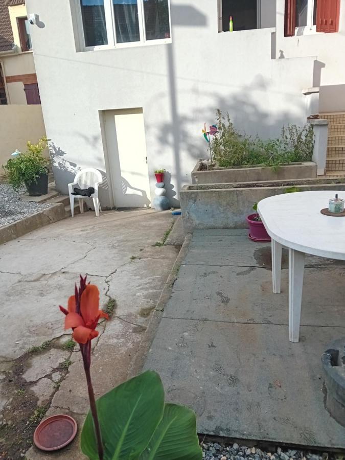 Une Maison En Ville Saint-Denis  Extérieur photo